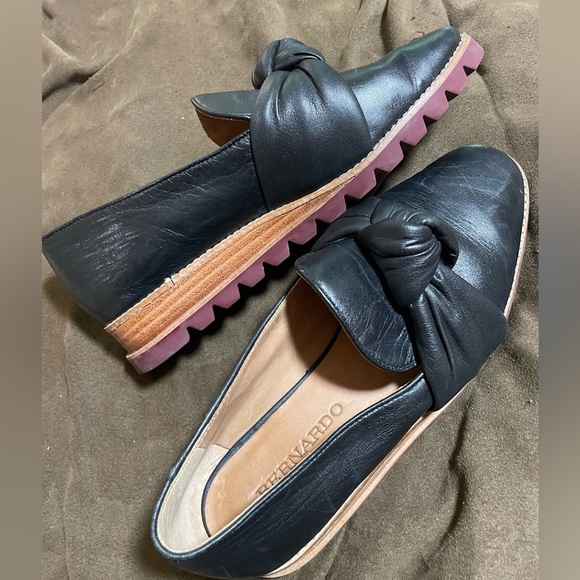 Bernardo black Leather Slip-On loafers 6.5 M - Picture 7 of 8